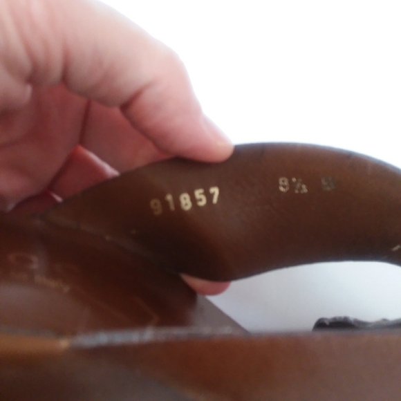 Authentic Gucci Shoes Excellent Used Condition - Picture 3 of 8